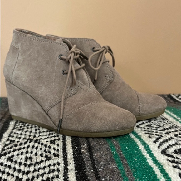 Toms Shoes - TOMS Taupe Suede Wedge Ankle Boots women’s 7